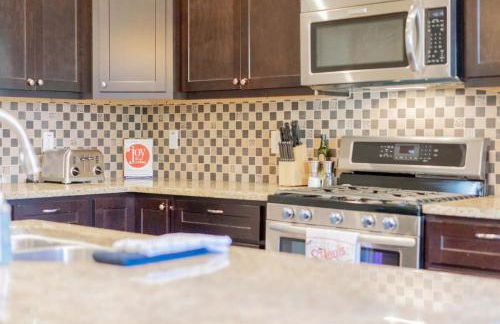 Lovely 4BR Shaw Family Home Garage ABODEbucks - Photo 13