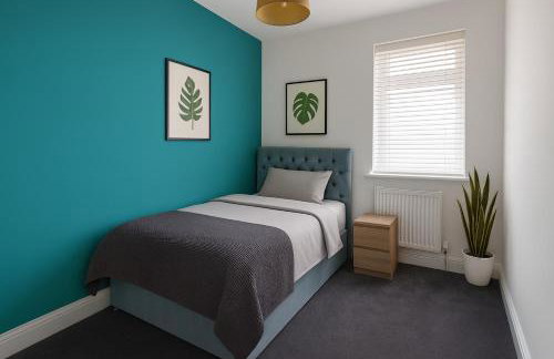 Coastal Haven - Steps From Beach - Photo 7