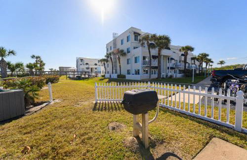 Enchanting 2-Bedroom Ground Floor Beach Condo at Cape Canaveral WiFi & AC - Foto 47