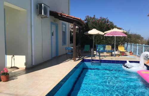 Breathtaking sea and Mountain views with Private pool, Peace full relaxing Villa with WiFi near Shops and Restaurants - Photo 6