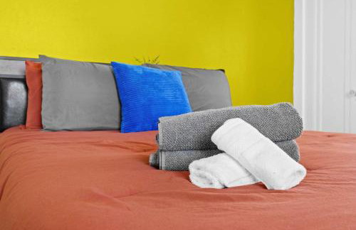 Cozy & Creative Top Unit in Lou's Arts District - Foto 24