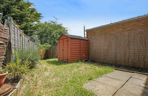 Newly Refurbished House - Close to Town Centre -Free Parking, Super-Fast Wifi, Smart TV with Netflix by Yoko Property - Photo 24