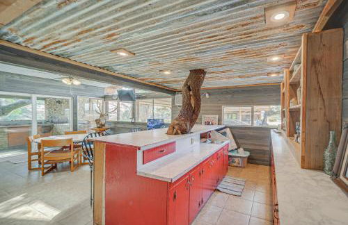 Rustic and Western House on Lake - Swim and Fish! - Foto 15