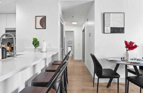 Midnight Marvel - Amazing City Views, Free Parking - Foto 21