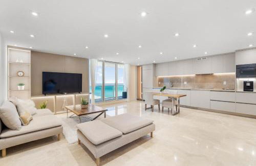 Amazing Ocean and 1 Hotel pool Views 2BR 3BA w Balcony - Foto 1