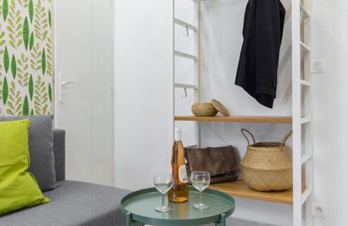 Casa Madere- Idéal Couples - Central & cosy -Train station - Tram & Supermarkets-Balcony- Washing-machine-AC - Foto 14