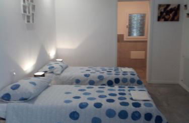 The judas trees - Foto 22