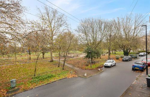 Spacious Retreat 5 Beds Sleeps 8 Free Parking - Foto 6