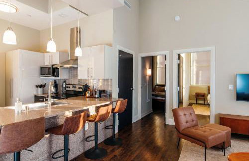 Downtown Luxe 2BR Loft Apt - Sleeps 6-7 - Walkable - Foto 7