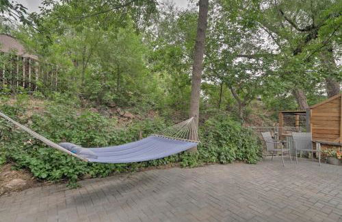 Creekside Home with Patio, Walk to Manitou Incline! - Foto 24