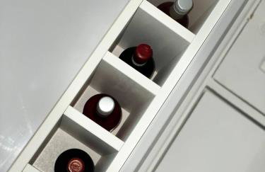 Bright, Spacious, modern Interior Decor 2 bedrooms Apartment with amazing views - Photo 25