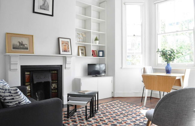 Bright 1 Bedroom Flat Perfect for City Getaway - Photo 11