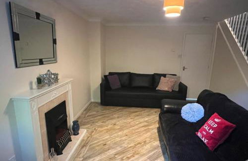 Spacious 3 Bed home situated in a beautiful area - SLEEPS 8 - Foto 2