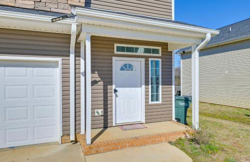 5 Mi to Charlotte Motor Speedway Cozy Townhome - Foto 27