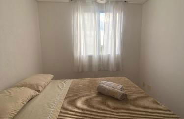 Lindo apto com portaria 24h, região central, longa e curta temporada - Foto 9