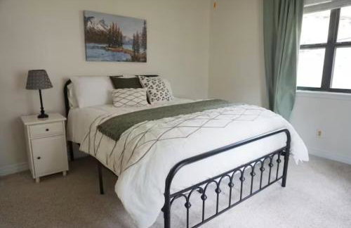 Chic Country Home in the Woods with Hot Tub - Foto 24