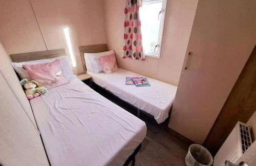 Ocean Bliss-Beach Front - Lux- Sea View- 3-Bedroom Caravan- 8 Sleeps - Photo 10