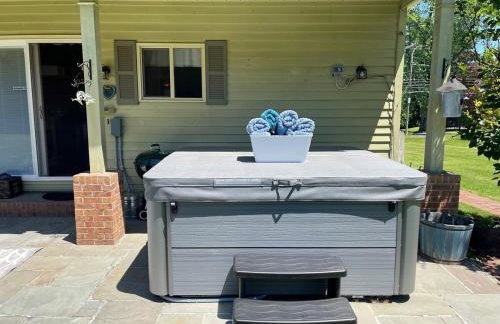 It's A Wonderful Life - Main St Penn Yan - Walk to Shops & Dining - Hot Tub - Pets OK - Seneca & Keuka Lake - Foto 11