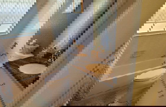 Broadmoor House 3BR 2BA w Heated Pool Sleeps 6 - Foto 25