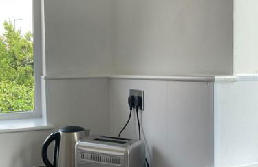 Large 2-bedroom maisonette with free parking - Foto 5