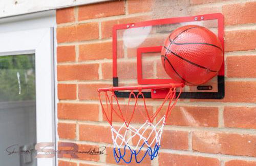 Comfortable 1-Bed House, Sleeps 4, Fast Wi-Fi with Private Garden and Free Parking - Foto 7