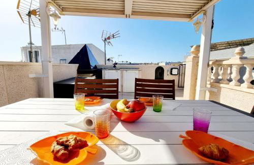 Charming Upper Bungalow with Terrace and Communal Pool in Torrevieja - Foto 7