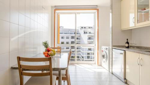 Bright Flat with Balcony & Garage by HostWise - Foto 5, stove, pet friendly