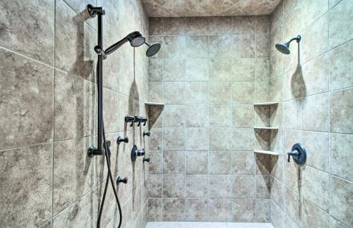 Dock, Hot Tub and Game Room Luxe Lake Latoka Home - Foto 21