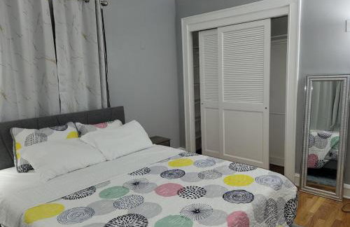 Across St Francis Hospital and near Northwestern - Foto 19