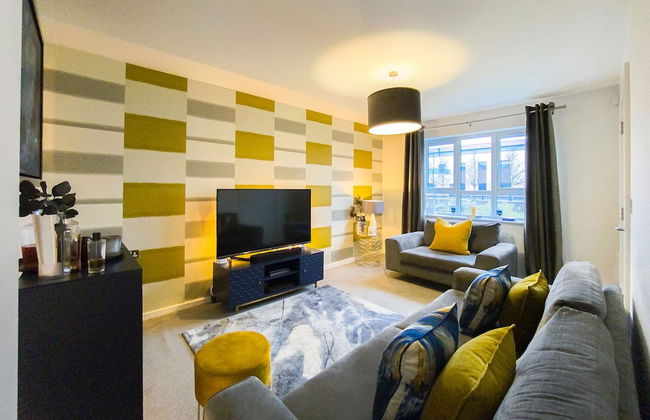 Stunning 4 Bed House With Cinema Room & Parking - Foto 17