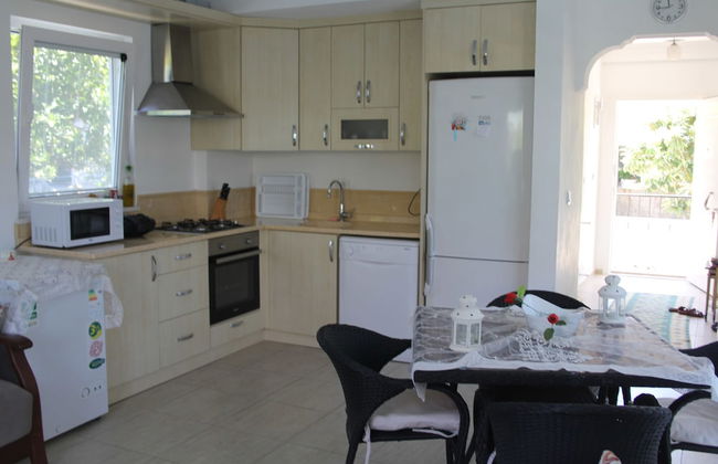 Villasevval-sleeps8-pool-bbq-ac-neartown - Photo 10