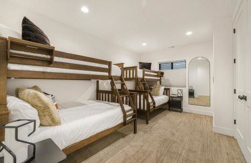 TetonHaus 5BR Hot Tub Game Room Walk to Driggs 20 min to Targhee - Foto 22