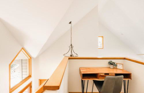 Peaceful Getaway with Hot Tub - Views - Evergreen - Foto 26