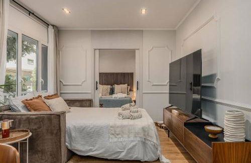 NEW Refurbished Modern Apartment - Photo 4