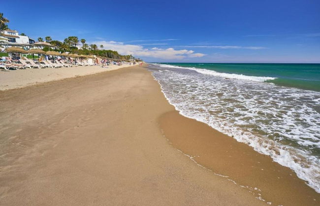 Modern Marbella Getaway - Photo 37