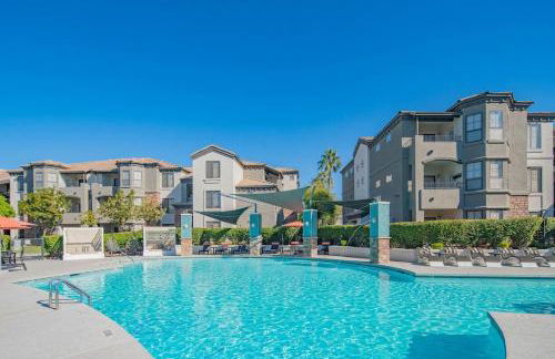 Amiable 2BD King Bed with Pool, Hot Tub, Gym, Parking - Foto 2