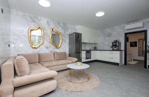 Luxury Lake-View Villa Karmen with Heated Pool, Private Spa & Sunset Terrace - Foto 39