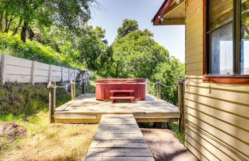 Private Hot Tub with Water Views Lower Lake Getaway - Foto 20