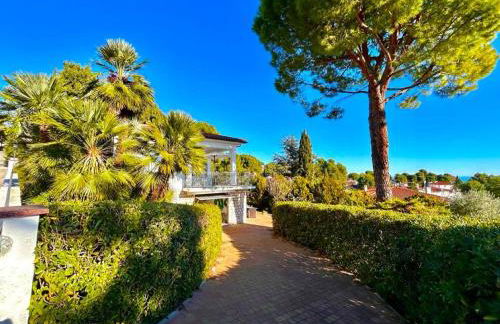 Villa Renata, bellissima villa con terrazzo vista mare e spiaggia inclusa - Foto 32