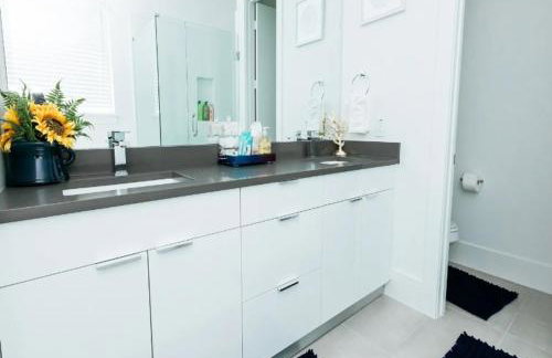 Cozy and Chic 3BR Retreat in Downtown Houston - Foto 35