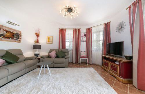 Mediterrane Villa mit privatem Salzwasserpool, Babybett, Whirlpool, Tischtennis, Spielplatz - Foto 13