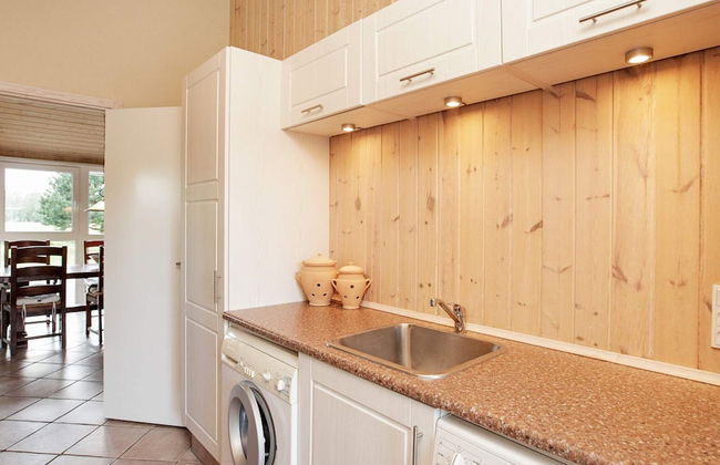 8 Person Holiday Home in Strandby - Foto 8