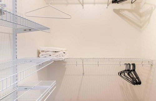 King Bed_Cozy Urban Retreat-Central Memphis - Foto 18