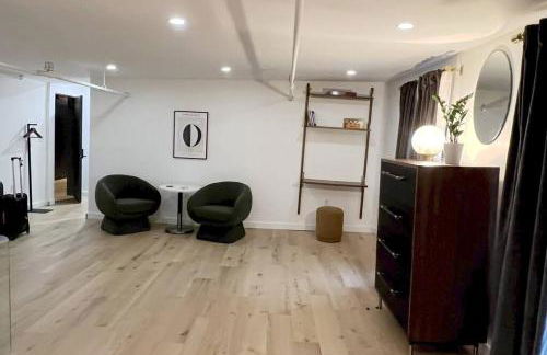 King Bed, The Phenix Historic Hotel, Spacious, Room # 406 - Foto 3