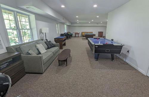 Cheerful 4Br Water View Lakehouse with Dock & More - Foto 11