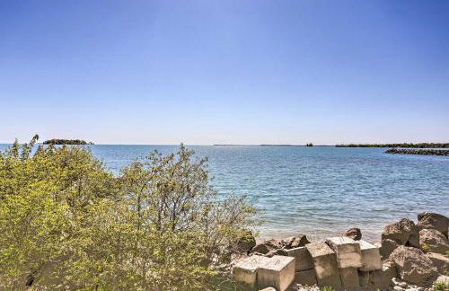 Waterfront Bass Island Retreat with Balcony and TV - Foto 22