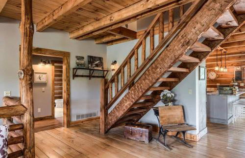 Large Log Cabin Chalet w/ Hot Tub - Horses & Lake! - Foto 58