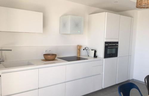 T3 FRONT de mer dernier étage vue mer Petit havre de paix pour vos vacances Emplacement unique vue mer panoramique à 180 degrés pour ce T3 en face de la plage front de mer vue sur les iles 5 et dernier étage avec ascenseur - Foto 12