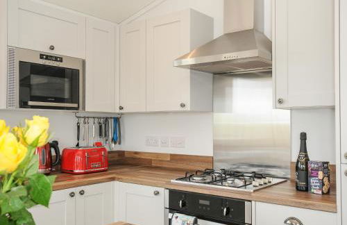 Midway Lodge - Photo 14