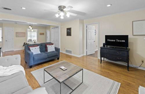 Modern Memphis Retreat - Sleeps 7 - Fireplace - Foto 10